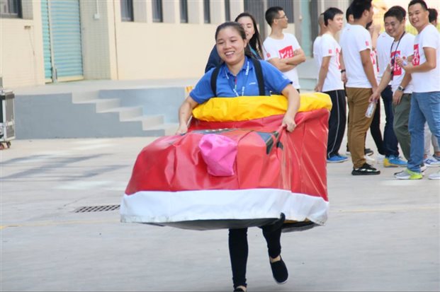 看我多了一只“快樂的大腳”，瞬間腳底生風！